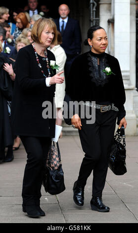 Harriet Harman MP du travail (à gauche) et Oona King, qu'il quitte après un service de prière et de souvenir pour commémorer assassiné MP Jo Cox, à St Margaret's dans le centre de Londres. Banque D'Images