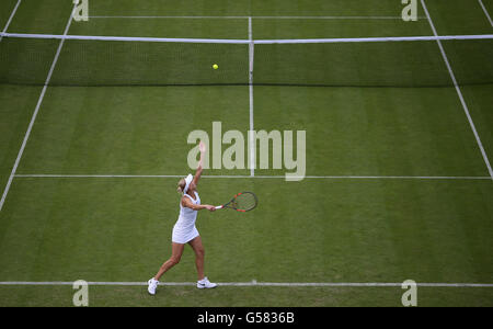 La Russie Elena Vesnina en action au cours de la première journée de la 2016 International AEGON à Devonshire Park, Eastbourne. Banque D'Images