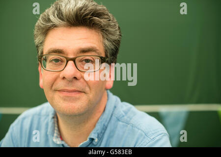 David Solomons, écrivain, romancier, scénariste, auteur de "Mon frère est un super héros", lauréat du prix 2016 Waterstones. Le Hay Festival de la littérature et les arts, Hay-on-Wye, Powys, Pays de Galles, Royaume-Uni, le 03 juin 2016 Banque D'Images