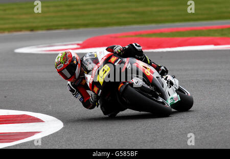 Alvaro Bautista pendant la pratique du Grand Prix moto britannique à Silverstone, Northamptonshire. Samedi 16 juin 2012. PA photo : David Davies. Banque D'Images