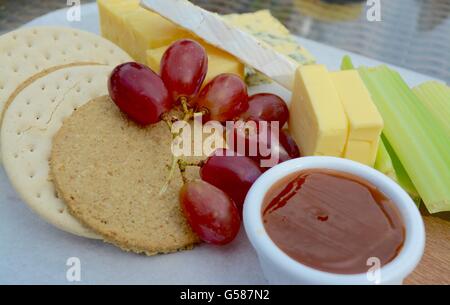 Fromage et craquelins Banque D'Images