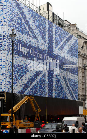 La porte St James's à Piccadilly Londres, qui a révélé son Jubilé de diamant célébrant sur Piccadilly en hommage à sa Majesté la reine Elizabeth II Banque D'Images