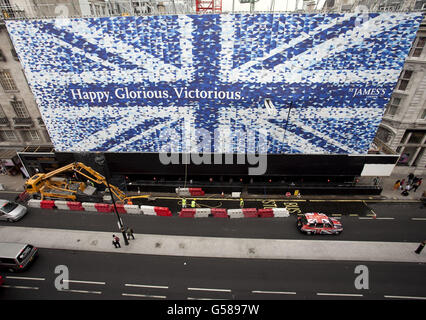 La porte St James's à Piccadilly Londres, qui a révélé son Jubilé de diamant célébrant sur Piccadilly en hommage à sa Majesté la reine Elizabeth II Banque D'Images