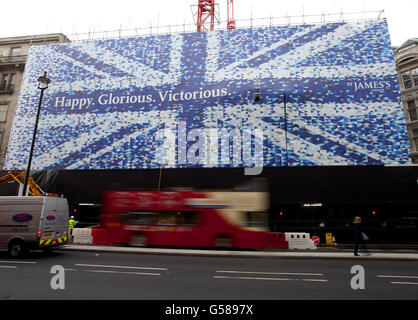 La porte St James's à Piccadilly Londres, qui a révélé son Jubilé de diamant célébrant sur Piccadilly en hommage à sa Majesté la reine Elizabeth II Banque D'Images