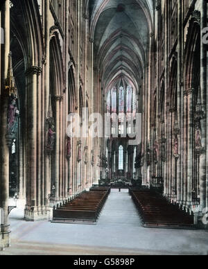 Dans la région de senneur heutigen großartigen Schönheit hat er allerdings dieses Wunderwerk der gotischen, Baukunst der Hohe Dom zu Köln, Das erst im Jahre 1880 vollendet worden ist, niemals gesehen. L'Europe, l'Allemagne, catholique, Association des Jounreymen, compagnons's Union, années 10, 20, 20e siècle, archive, Carl Simon, histoire, historique, église, cathédrale, de l'intérieur, de l'architecture, l'autel, Banque D'Images