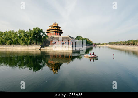 Shanghai, Chine - Aug 18, 2015 : la collecte des déchets à la paroi nord-ouest de la cité interdite à Pékin en Chine. Banque D'Images