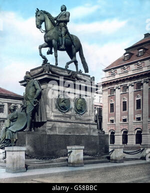 Ein von Reiterdenkmal Köing Gustaf Adolf von Schweden à Stockholm. L'Europe, Suède, Suède, Scandinavie, voyage, monument équestre du roi Gustave Adolphe de Suède, Stockholm, années 10, 20, 20e siècle, archive, Carl Simon, histoire, historique, coloriés à la main lame en verre, Memorial, statue, cheval, équitation, l'homme Banque D'Images