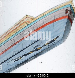 Schematische Darstellung der Risse die der Eisberg an der RMS Titanic verursacht hat. Le voyage inaugural du Titanic Titanic 1912 - catastrophe - illustration de Titanic, l'histoire du crack, historique, Carl Simon, lame de verre colorée à la main Banque D'Images