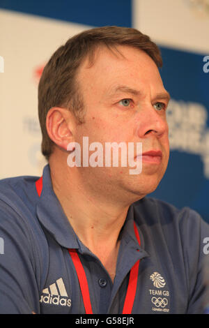 Team GB Chef de mission Andy Hunt pendant la séance de kitting out de Londres 2012 à l'université de Loughborough, Loughborough. Banque D'Images