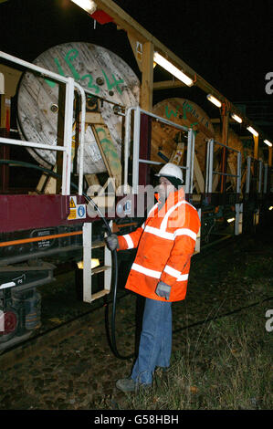 La pose de câbles à Fenny Compton pendant l'resignaling du Cherwell Valley line. Banque D'Images