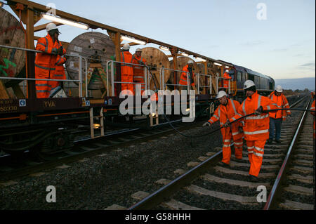 La pose de câbles à Fenny Compton au cours de la réévaluation de la signalisation Cherwell Valley line. Banque D'Images