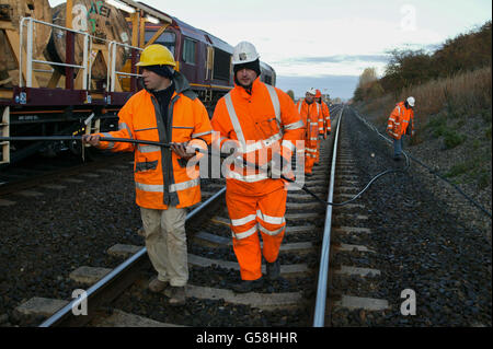 La pose de câbles à Fenny Compton au cours de la réévaluation de la signalisation Cherwell Valley line. Banque D'Images