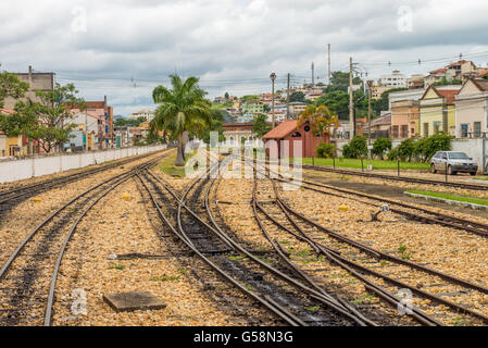 Tiradentes, Brésil, Dec 30, 2015 : De la fumée peut stationné à la gare de Tiradentes, une ville du patrimoine mondial de l'Unesco Coloniale Banque D'Images