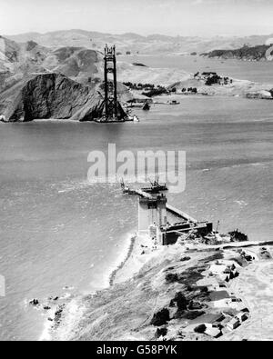 Golden Gate Bridge en construction, San Francisco, Californie. c.1934 Banque D'Images