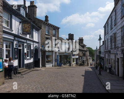 Le George & Dragon Public House dans la rue pavée de Branthwaite Brow Windermere Cumbria UK Banque D'Images