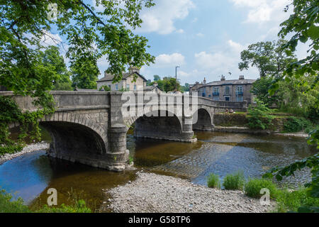 Pont en pierre voûtée Miller trois pont routier sur la rivière Kent à Kendal Cumbria England UK Banque D'Images