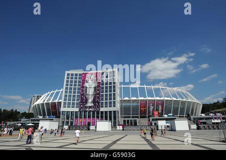 Football - UEFA Euro 2012 - finale - Espagne / Italie - Stade olympique.Une vue générale du stade olympique pendant que les fans se meunent sur le sol avant la finale de l'UEFA Euro 2012 Banque D'Images