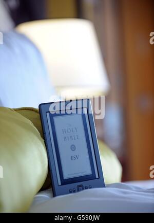 Kindle pour remplacer Bible Banque D'Images