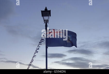 Le drapeau des îles Falkland vole sur Victory Green à Stanley, dans les îles Falkland. Banque D'Images