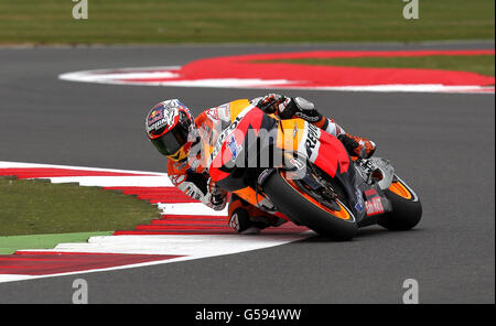 Casey Stoner d'Australie sur Repsol Honda lors de l'entraînement pour le tour britannique de moto GP au circuit Silverstone, Northamptonshire. Banque D'Images