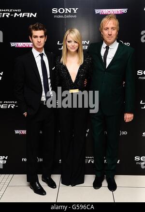 Andrew Garfield, Emma Stone et Rhys Ifans arrivent pour la première de l'Amazing Spider-Man à l'Odeon Leicester Square, Londres. Banque D'Images