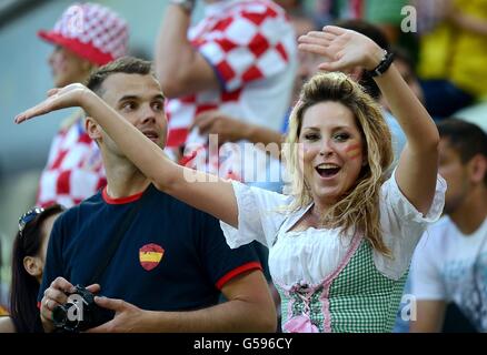 Football - UEFA Euro 2012 - Groupe C - Croatie / Espagne - Arena Gdansk. Fans espagnols dans les stands avant le lancement Banque D'Images