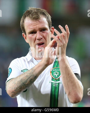 Football - UEFA Euro 2012 - Groupe C - Italie / République d'Irlande - Stade municipal.Glenn Whelan, de la République d'Irlande, quitte le terrain lors du match du groupe Euro 2012 de l'UEFA au stade municipal de Poznan, en Pologne. Banque D'Images