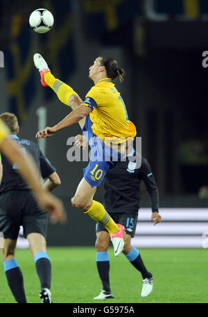 Football - UEFA Euro 2012 - Groupe D - Suède / Angleterre - NSC Olimpiyskiy. Zlatan Ibrahimovic en action en Suède Banque D'Images