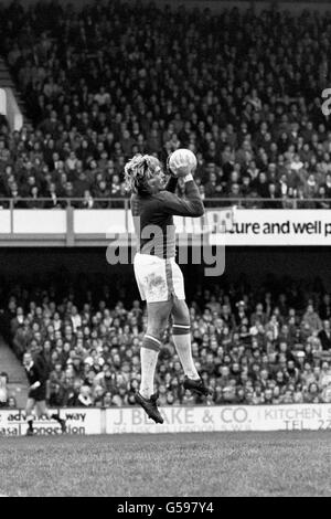 Phil Parkes.Le gardien de but Phil Parkes en action pour les Queens Park Rangers. Banque D'Images