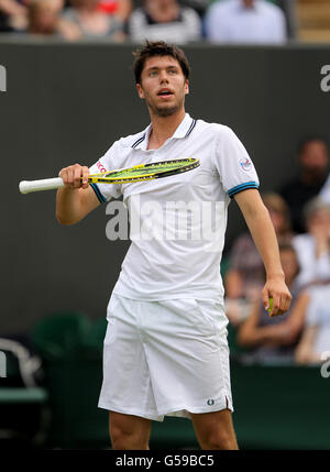 Tennis - Championnats de Wimbledon 2012 - première journée - le club de tennis et de croquet de pelouse de toute l'Angleterre.Oliver Golding de Grande-Bretagne en action contre Igor Andreev de Russie Banque D'Images