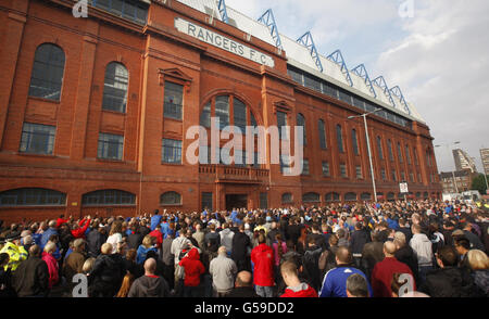 Football - manifestations des Rangers - Stade Ibrox.Les Rangers manifestent lors d'une manifestation à l'extérieur du stade Ibrox, à Glasgow. Banque D'Images