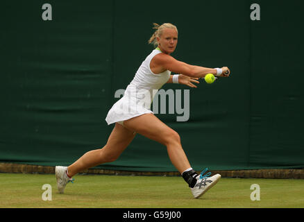 Tennis - Championnats de Wimbledon 2012 - quatrième jour - le club de tennis et de croquet de pelouse de toute l'Angleterre.Kiki Bertens aux pays-Bas en action contre Yaroslava Shvedova au Kazakhstan Banque D'Images