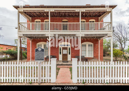 J.M. Historique Koch's Hotel, construit en 1906 dans d'Hanis, Texas, États-Unis Banque D'Images