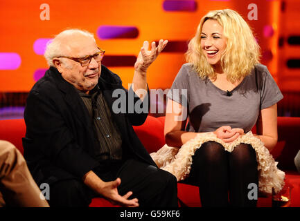 Danny Devito et Charlotte Church pendant le tournage du Graham Norton Show aux London Studios, Londres, qui sera projeté ce vendredi. Banque D'Images