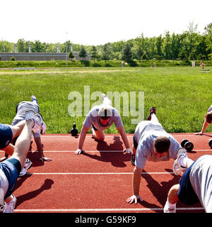 Les agents de police de partout dans le pays et à l'étranger l'exercice sur une piste, à l'Académie nationale du FBI à Quantico, Virginie, USA, 12 mai 2009 Banque D'Images