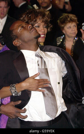 Le chanteur américain R'n'B Bobby Brown et son épouse, le chanteur soul Whitney Houston, au Vanity Fair Post Oscars Party, qui s'est tenu à Morton's à Los Angeles, aux États-Unis. Banque D'Images