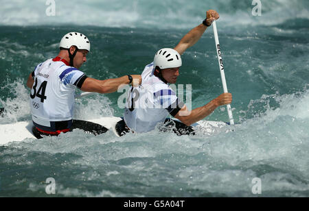 David Florence (à droite) et Richard Hounslow, en Grande-Bretagne, en action dans le double canot de la mens lors de la séance d'entraînement au Lee Valley White Water Centre, Waltham Cross. Banque D'Images