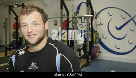 Les Scotland and Glasgow Warriors se trouvent en première ligne de Ryan Grant pendant le photocall au stade Scotstin, à Glasgow. Banque D'Images