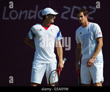 Jamie Murray (à gauche) et Andy Murray en Grande-Bretagne pendant la séance d'entraînement au All England Lawn tennis and Croquet Club, Wimbledon, Londres. Banque D'Images