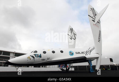 Une vue générale de l'artisanat spatial de la Vierge Galactique au salon international de l'aviation de Farnborough dans le Hampshire. Banque D'Images