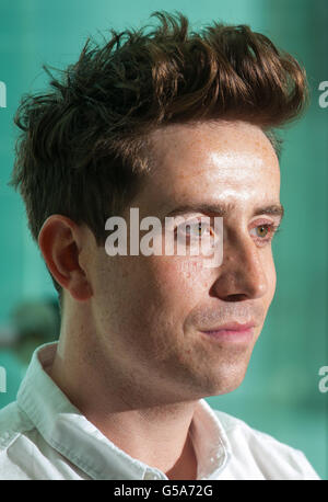 Le radiodiffuseur Nick Grimshaw, qui a été nommé nouvel hôte du radio 1 Breakfast Show, lors d'une séance photo à New Broadcasting House, dans le centre de Londres. APPUYEZ SUR ASSOCIATION photo. Date de la photo: Mercredi 11 juillet 2012. Voir l'histoire de PA SHOWBIZ Moyles Grimshaw. Le crédit photo devrait se lire comme suit : Dominic Lipinski/PA Wire Banque D'Images