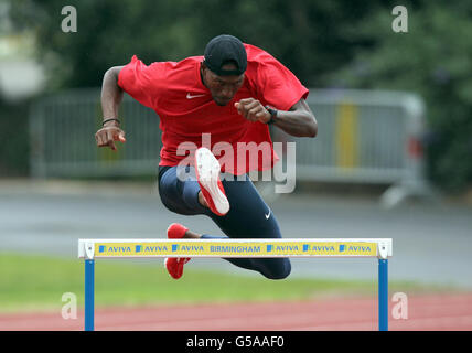 USA 400 mètres hurdler Michael Tinsley pendant une session d'entraînement au stade Alexandra, Birmingham. Banque D'Images