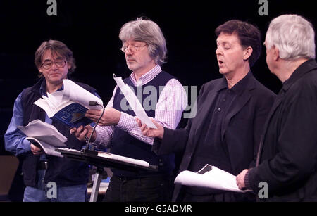 Lecture de poésie de Paul McCartney Banque D'Images