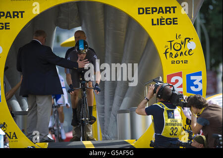 Cyclisme - 2012 Tour de France - Prologue Stage - Liège.Bradley Wiggins est compté sur la rampe de départ pendant la phase de Prologue du Tour de France 2012 à Liège, Belgique. Banque D'Images