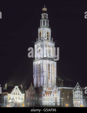 Wir machen das erst nach weiter Abstecher nach Norden, Groningen, der Hauptstadt der Provinz gleichen Namens und Sehen den Marktplatz und die herrliche Martinskirche im Glanze festlichen mit Beleuchtung. Die Stadt wird bereits seit 1282 870 erwähnt, war sie Hansestadt, 1594 wurde sie von Prinz Moritz von Oranien erobert. Sie liegt an der Vereinigung der Drentsche Aa mit der Hunse. Den Mittelpunkt des Verkehrs bildet der groote Markt. Hier herrscht über ein bedeutender Tag ganz Handel mit und Getreide. Ölsaat Die Groninger Ölsaatbauern Reichtums sind wegen votre bekannt. Pays-bas, 1910 Banque D'Images