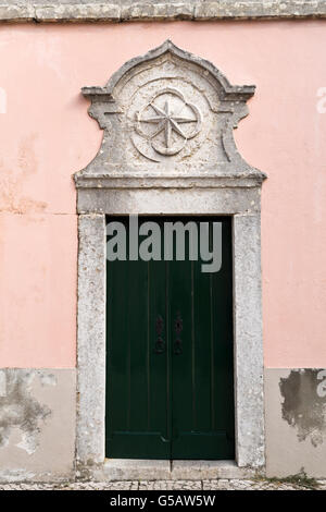 Pour l'ancien poste de garde de la porte dans la cour du palais de Oeiras, Portugal Banque D'Images