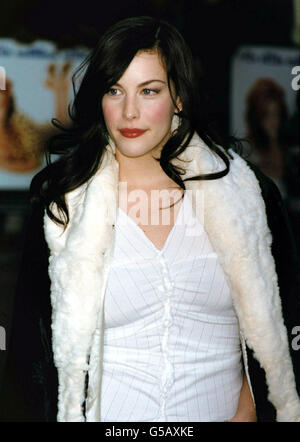 L'actrice Liv Tyler, qui joue le rôle de vedette dans le film, arrive à la première mondiale de « One Night at McCool's », au cinéma Warner West End, sur Leicester Square à Londres. Banque D'Images