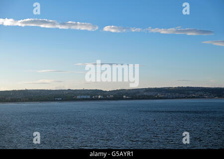 Vue sur les collines près de ville de Swansea Swansea Bay de Mumbles partout dans le sud du Pays de Galles UK KATHY DEWITT Banque D'Images