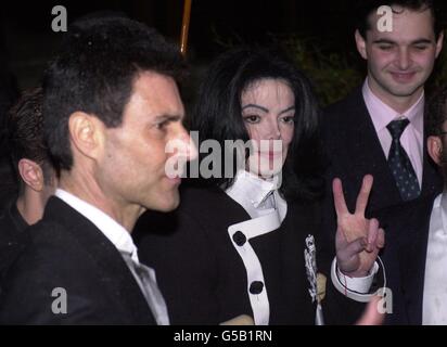 Michael Jackson arrive à Oxford Banque D'Images