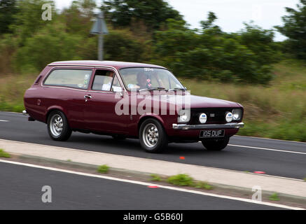1981 80 Ford Escort L Auto en route vers le Victoria Park de Southport, à Merseyside, Royaume-Uni. Véhicule de transport Woodvale des classiques du festival. Banque D'Images